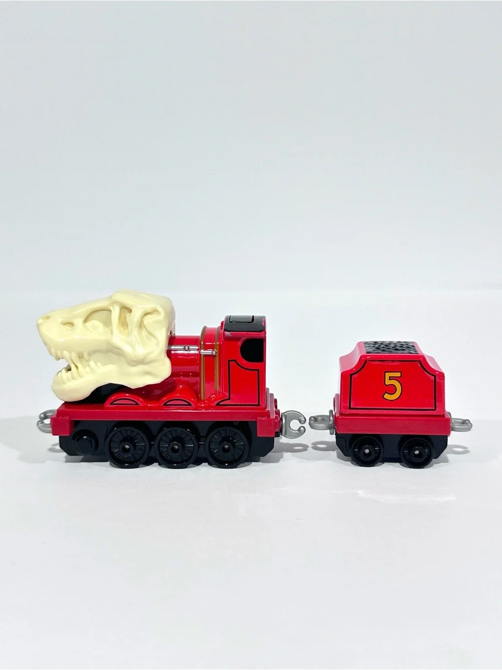 Thomas & Friends Adventures Talking Dino Discovery James with Tender Diecast